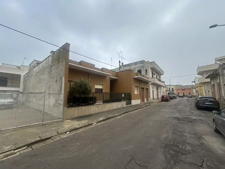 Immagine 2 di Villa in vendita  in Via Milano 12a a Novoli