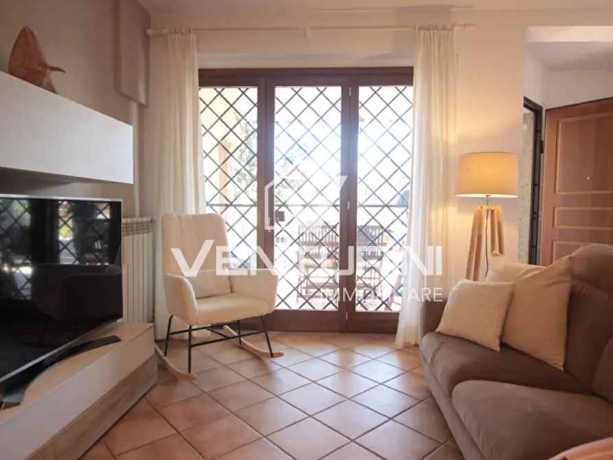 Immagine 12 di Appartamento in vendita  in Via Visano, 21 a Roma