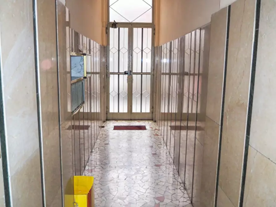 Immagine 3 di Magazzino in vendita  in Via Paolo Sarpi 74 a Torino