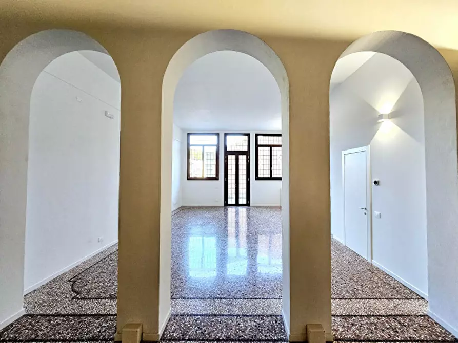 Immagine 11 di Ufficio in affitto  in via principe umberto a Este