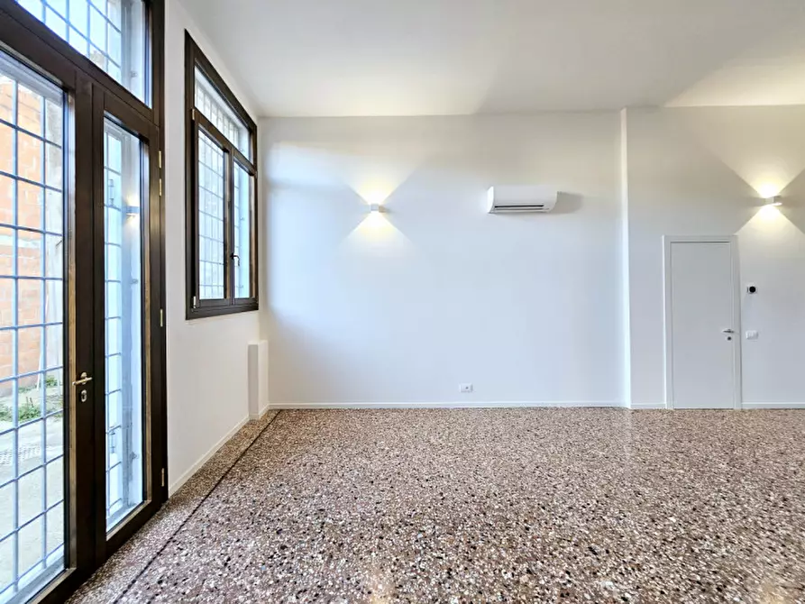 Immagine 15 di Ufficio in affitto  in via principe umberto a Este