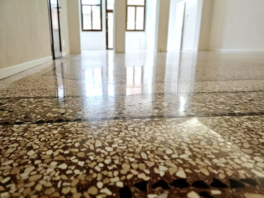 Immagine 22 di Ufficio in affitto  in via principe umberto a Este
