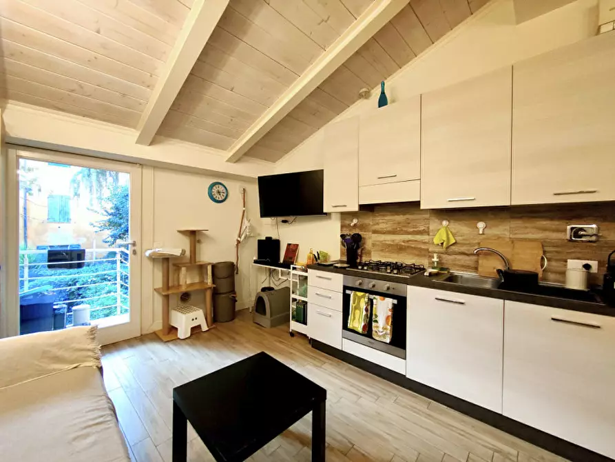 Immagine 1 di Appartamento in vendita  in via sant'apollonia a Bologna