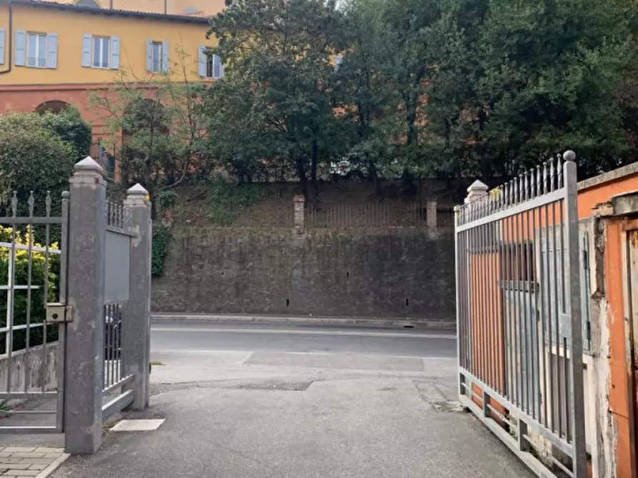 Immagine 1 di Garage in vendita  in VIA PORRETTANA 9 a Bologna