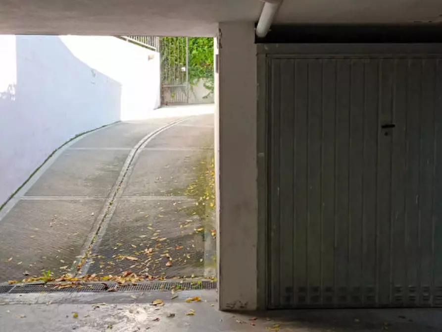 Immagine 2 di Garage in vendita  in VIA PORRETTANA 9 a Bologna