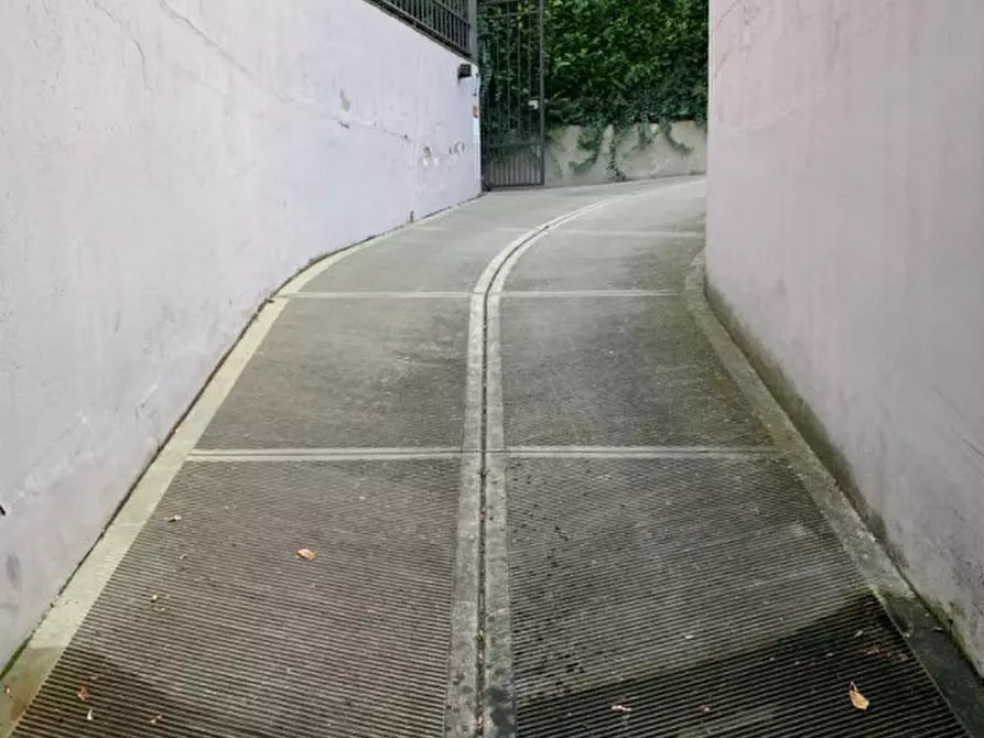 Immagine 9 di Garage in vendita  in VIA PORRETTANA 9 a Bologna