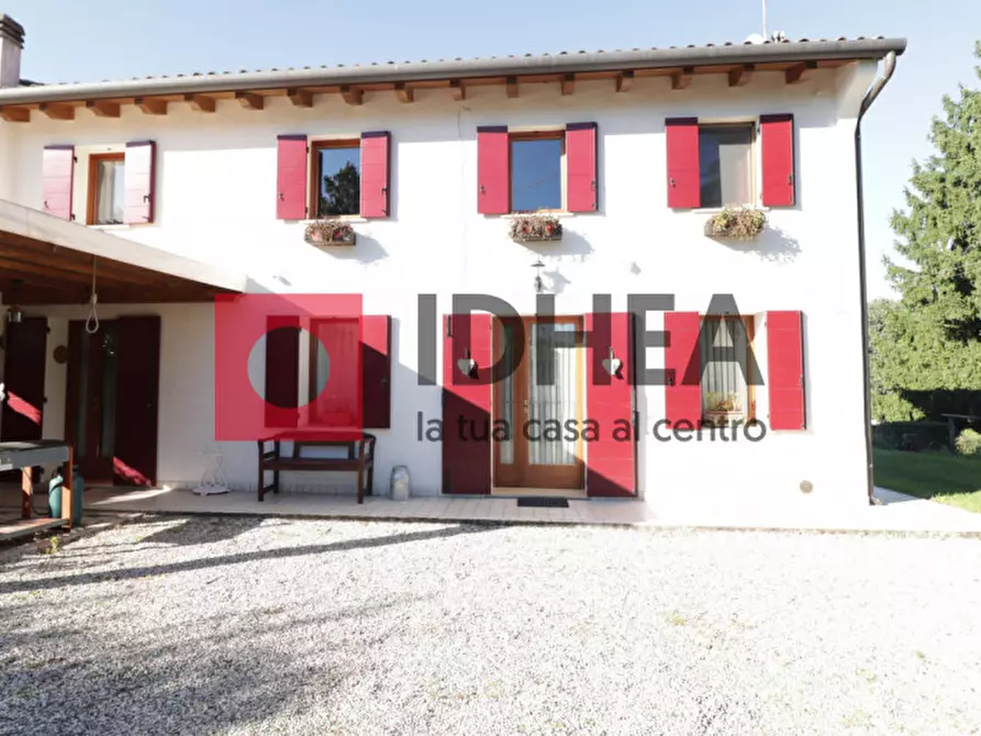 Immagine 2 di Casa bifamiliare in vendita  in Via X Armata a Nervesa Della Battaglia