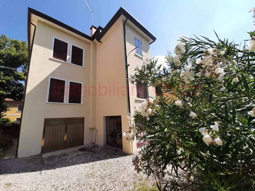 Immagine 2 di Casa indipendente in vendita  in Via Lepanto a Padova