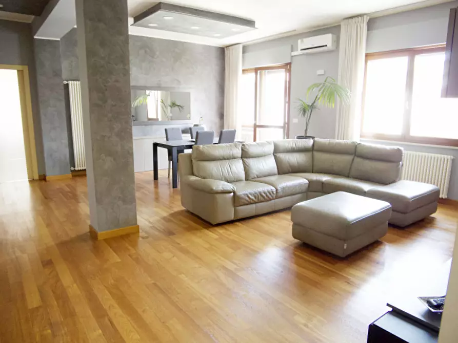 Immagine 1 di Appartamento in vendita  in Via Cesare Battisti a Pescara