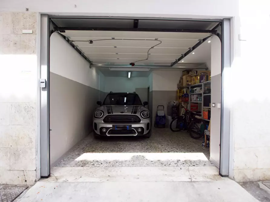 Immagine 42 di Appartamento in vendita  in Via Cesare Battisti a Pescara