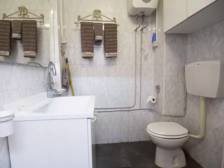 Immagine 43 di Appartamento in vendita  in Via Cesare Battisti a Pescara