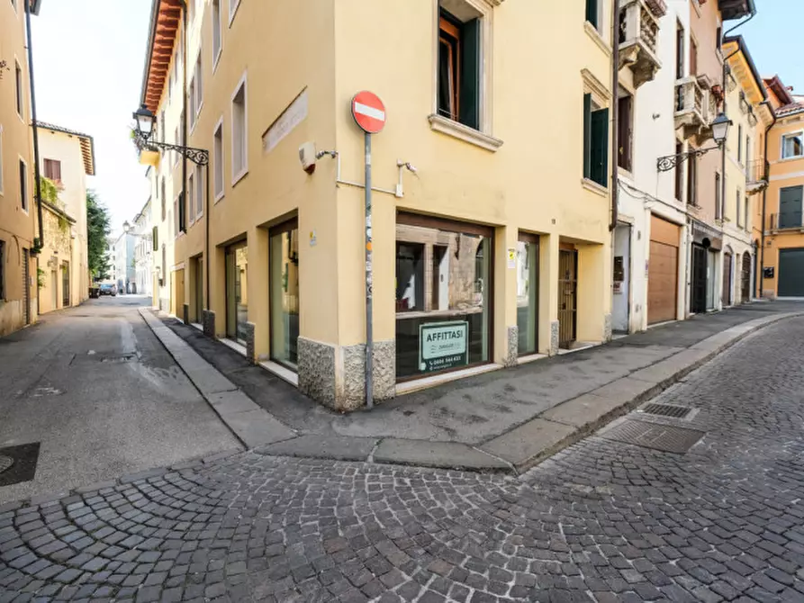 Immagine 1 di Negozio in vendita  in Contrà Vescovado 15 a Vicenza
