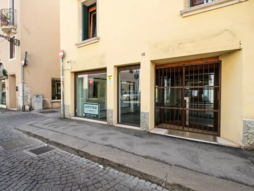 Immagine 2 di Negozio in vendita  in Contrà Vescovado 15 a Vicenza
