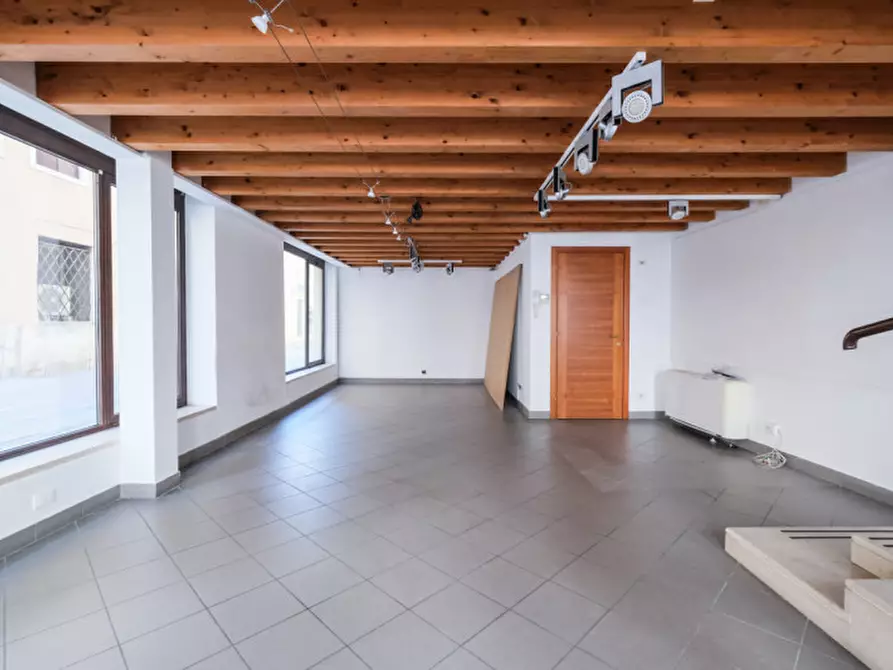 Immagine 5 di Negozio in vendita  in Contrà Vescovado 15 a Vicenza