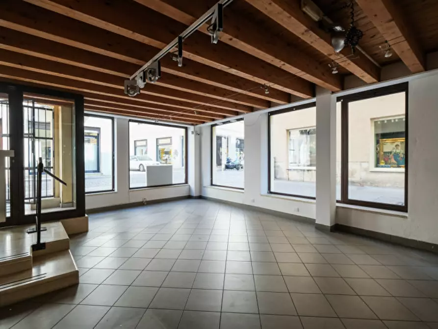 Immagine 8 di Negozio in vendita  in Contrà Vescovado 15 a Vicenza