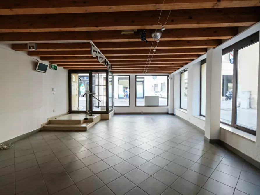 Immagine 9 di Negozio in vendita  in Contrà Vescovado 15 a Vicenza