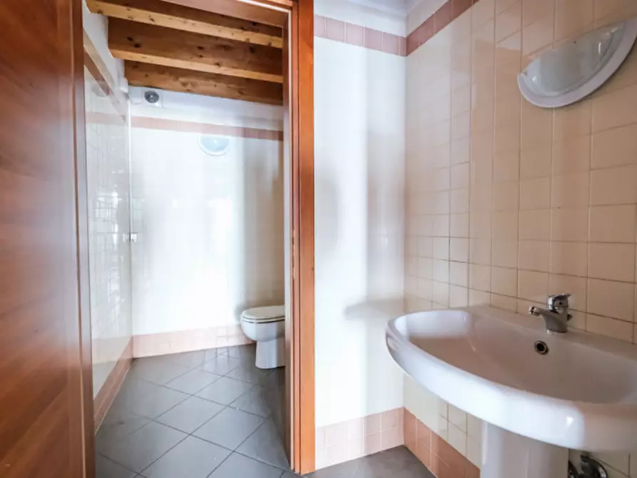 Immagine 11 di Negozio in vendita  in Contrà Vescovado 15 a Vicenza