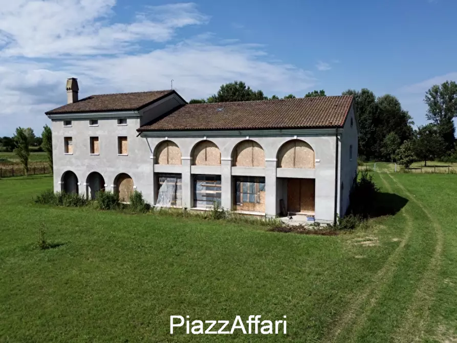 Immagine 1 di Villa in vendita  in Campolongo Maggiore Via Roma a Campolongo Maggiore