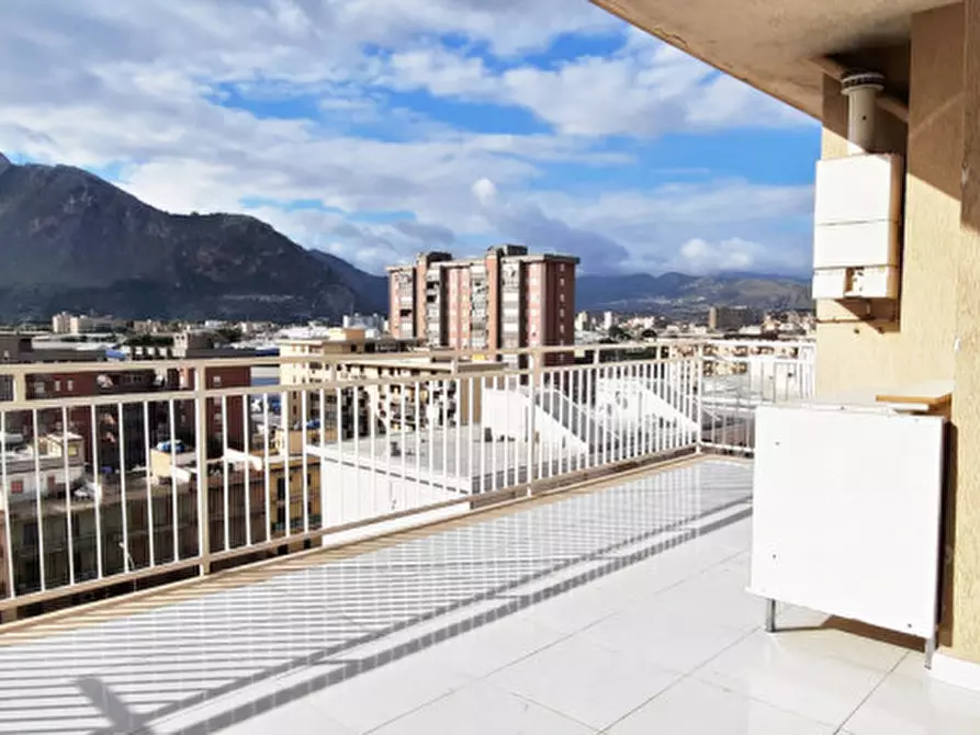 Immagine 2 di Attico in vendita  in Via Pecori Giraldi a Palermo