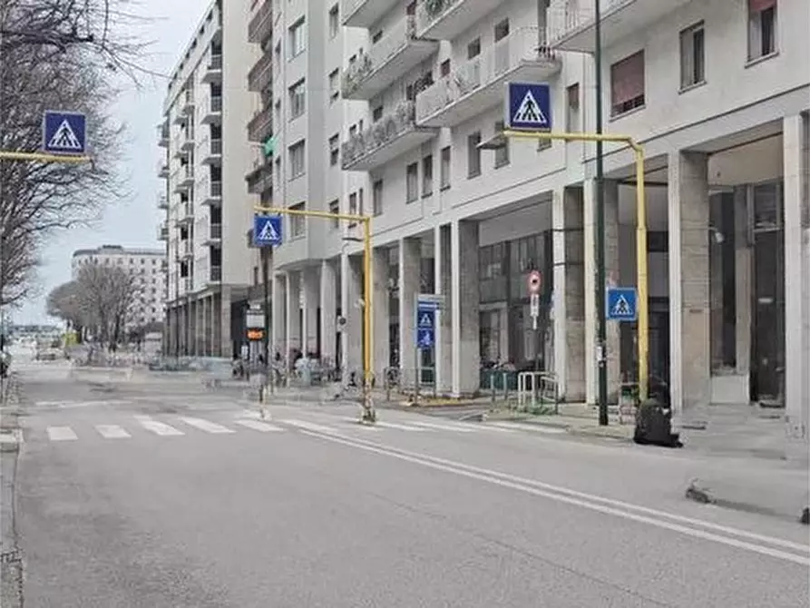 Immagine 4 di Attività commerciale in vendita  a Venezia