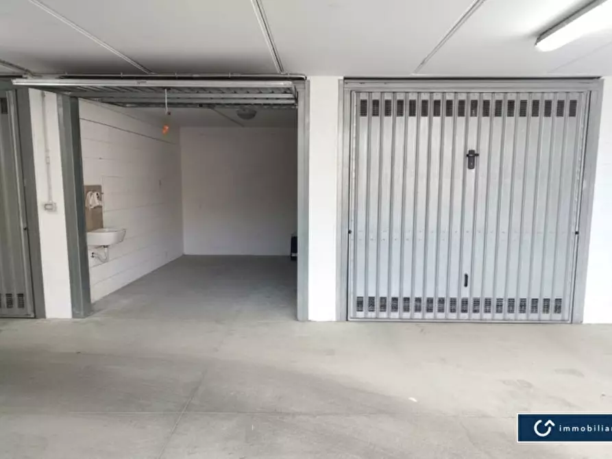 Immagine 6 di Garage in vendita  in Via Grazia Deledda 179/a Sassari a Sassari