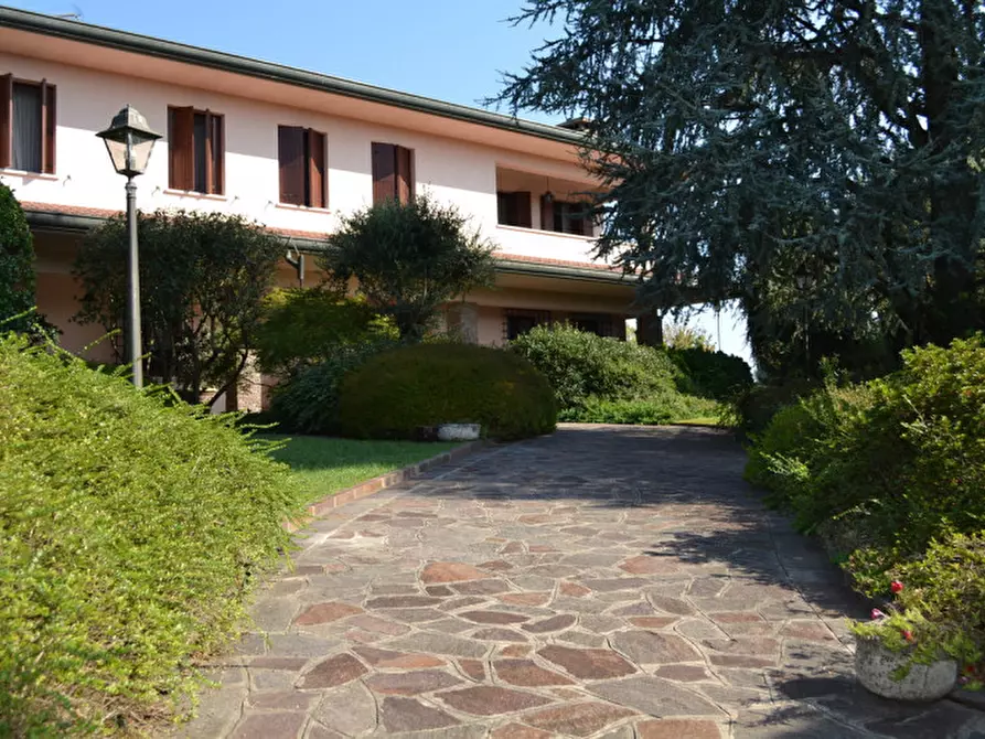 Immagine 1 di Villa in vendita  a Rovigo