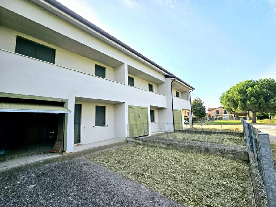 Immagine 1 di Villetta a schiera in vendita  in VIA DONATELLO a Solesino
