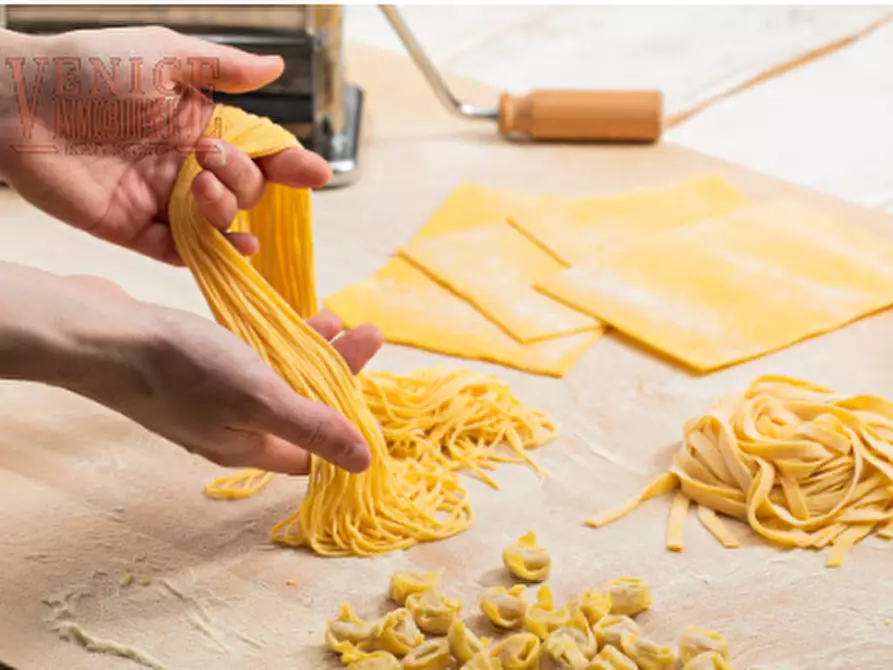 Immagine 2 di Attività commerciale in vendita  a Venezia