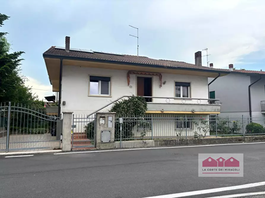 Immagine 1 di Casa indipendente in vendita  in Via Gioacchino Rossini a Creazzo