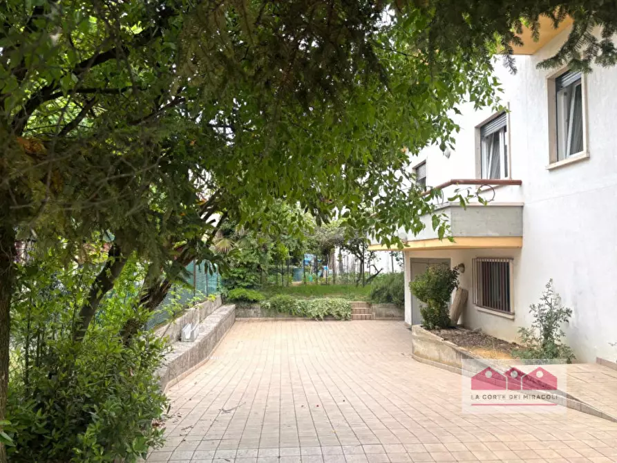 Immagine 2 di Casa indipendente in vendita  in Via Gioacchino Rossini a Creazzo