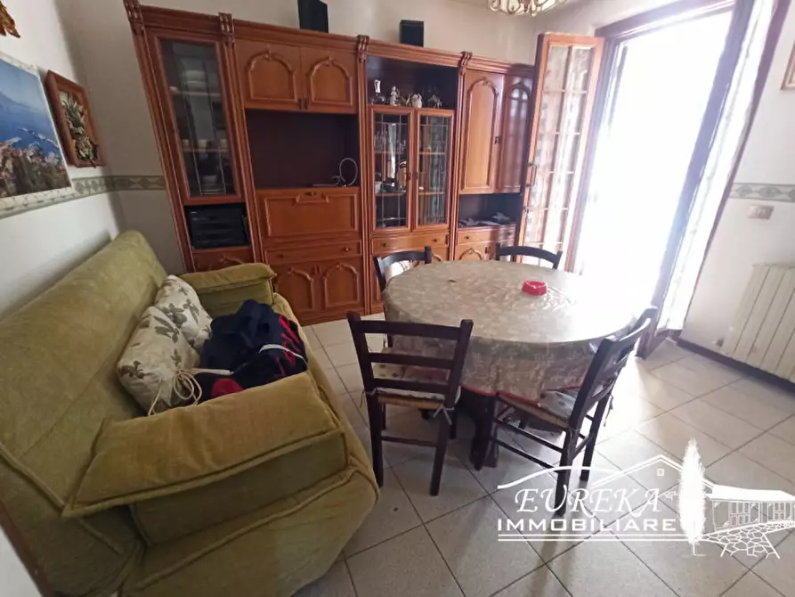 Immagine 10 di Appartamento in vendita  in via roma 152 a Castiglione Del Lago