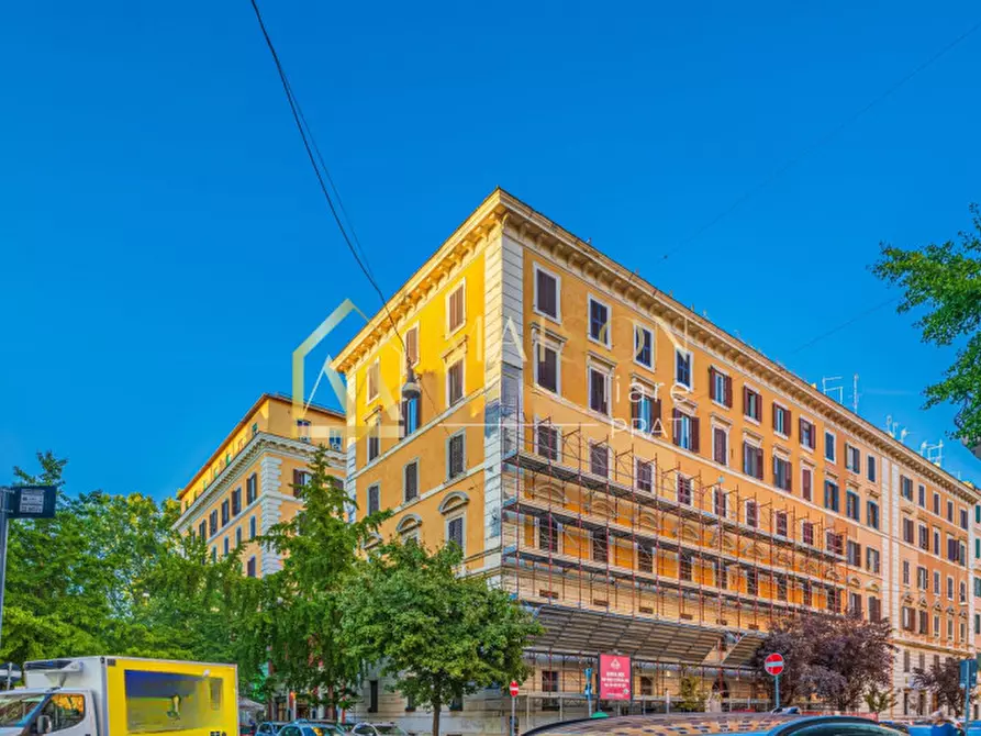 Immagine 2 di Appartamento in vendita  in Via degli Scipioni a Roma