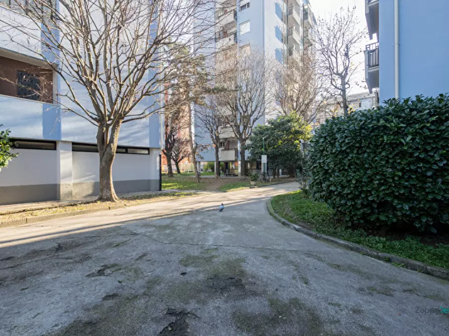 Immagine 21 di Appartamento in affitto  in Via Giambellino a Milano