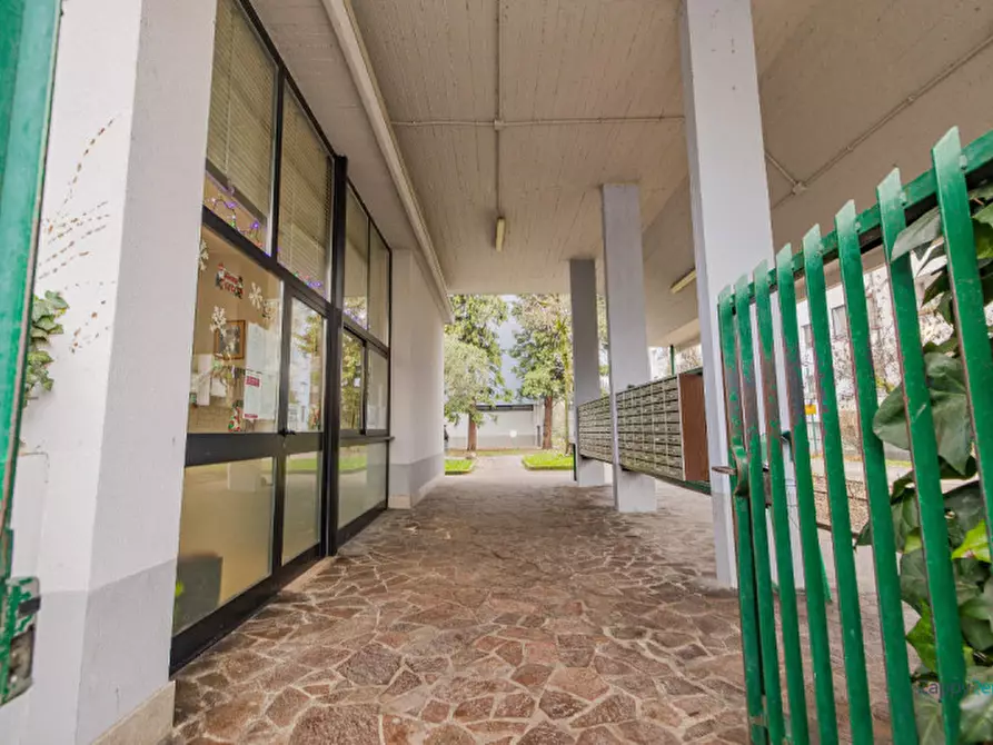 Immagine 27 di Appartamento in affitto  in Via Giambellino a Milano