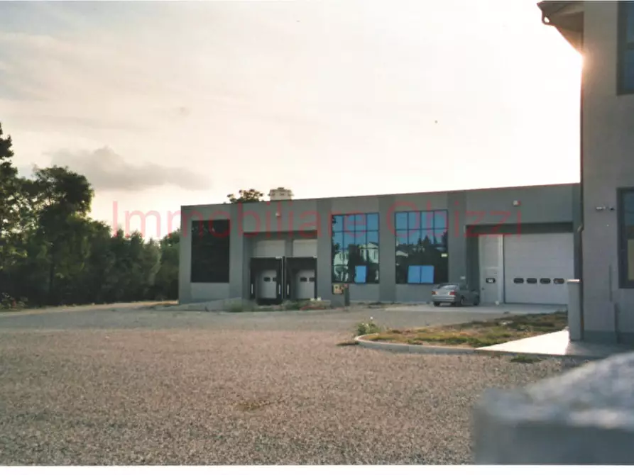 Immagine 21 di Terreno in vendita  in via nona strada a Padova