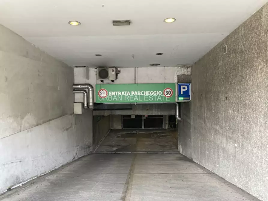 Immagine 1 di Garage in vendita  in Viale Miramare 3/1 a Trieste