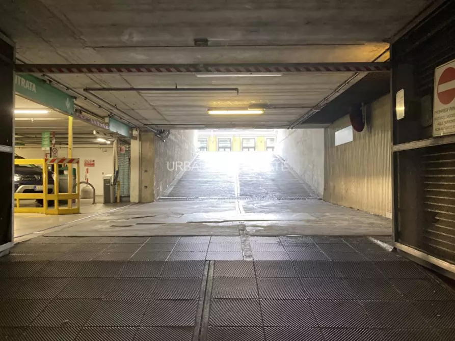 Immagine 2 di Garage in vendita  in Viale Miramare 3/1 a Trieste