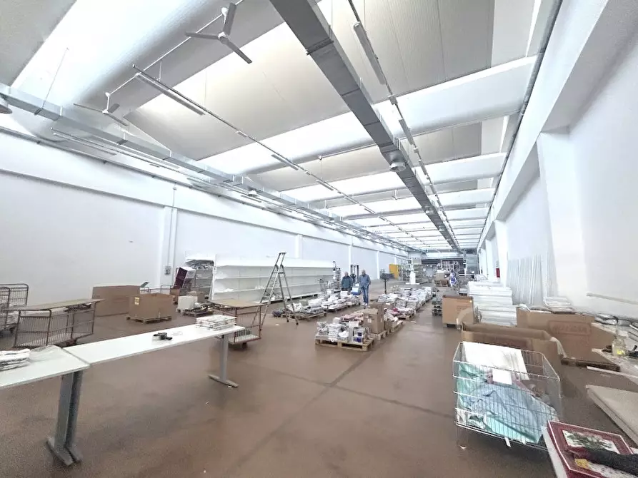 Immagine 1 di Capannone industriale in vendita  in VIA MAESTRI DEL LAVORO a Forli'