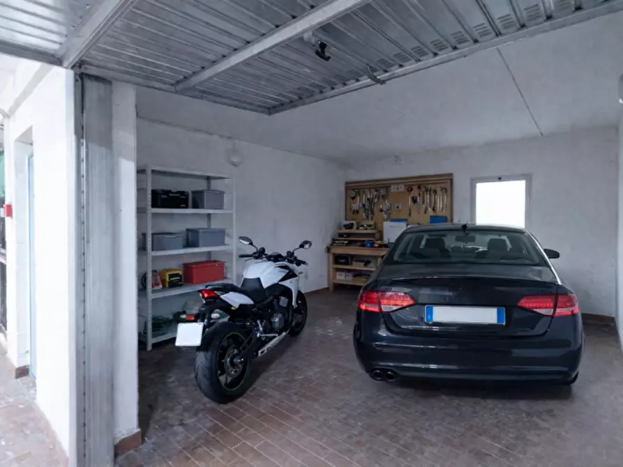 Immagine 1 di Garage in vendita  in via andrea costa 6 a Pianoro