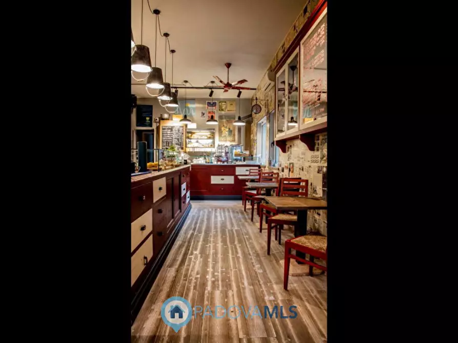 Immagine 1 di Attività commerciale in vendita  in Vicolo Montebelluna a Castelfranco Veneto