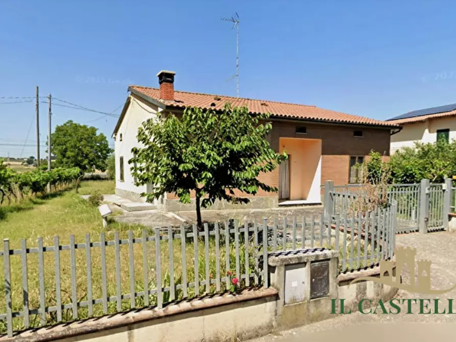 Immagine 2 di Casa indipendente in vendita  in Via Cristoforo Colombo a Castiglione Del Lago