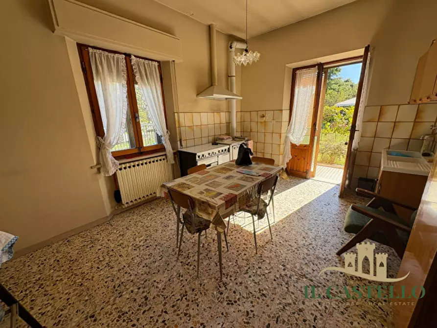 Immagine 5 di Casa indipendente in vendita  in Via Cristoforo Colombo a Castiglione Del Lago