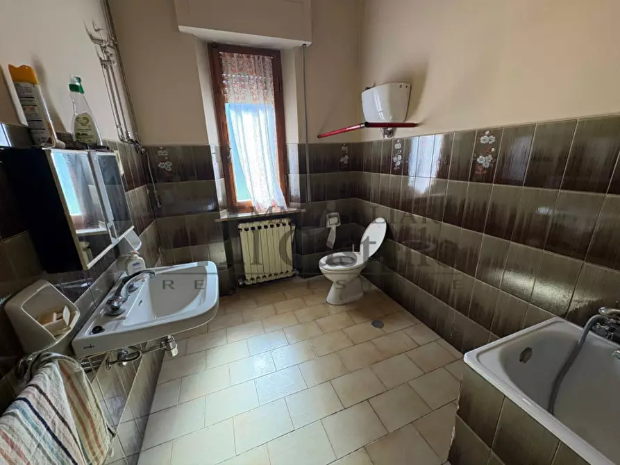 Immagine 10 di Casa indipendente in vendita  in Via Cristoforo Colombo a Castiglione Del Lago