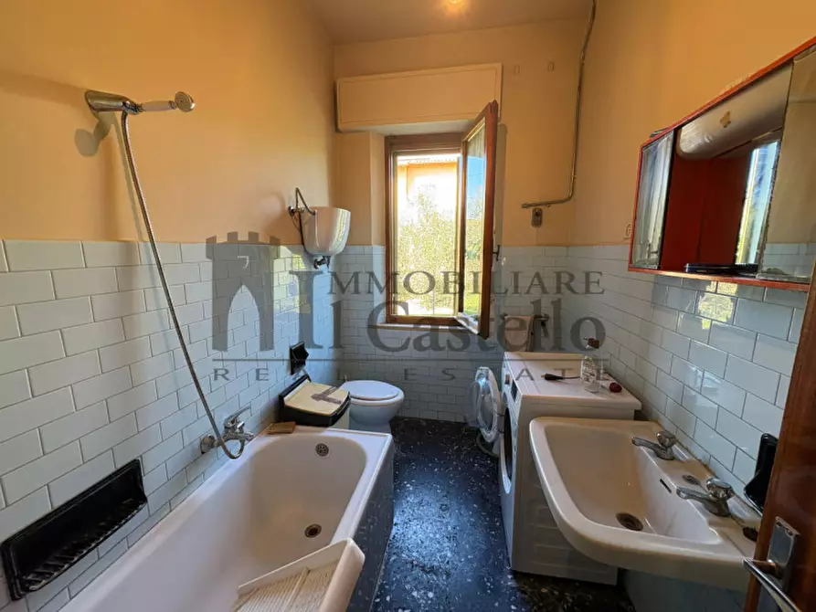 Immagine 11 di Casa indipendente in vendita  in Via Cristoforo Colombo a Castiglione Del Lago