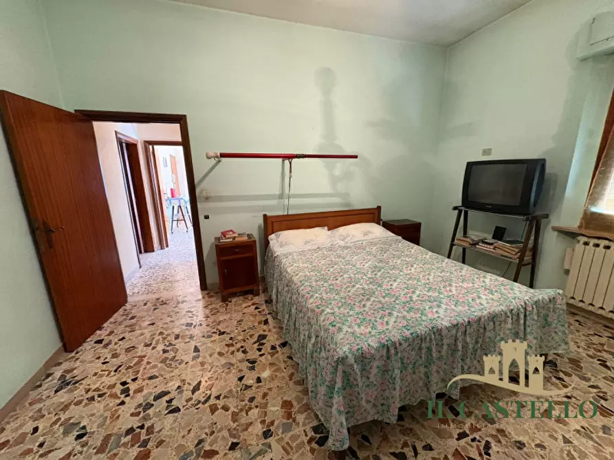 Immagine 13 di Casa indipendente in vendita  in Via Cristoforo Colombo a Castiglione Del Lago