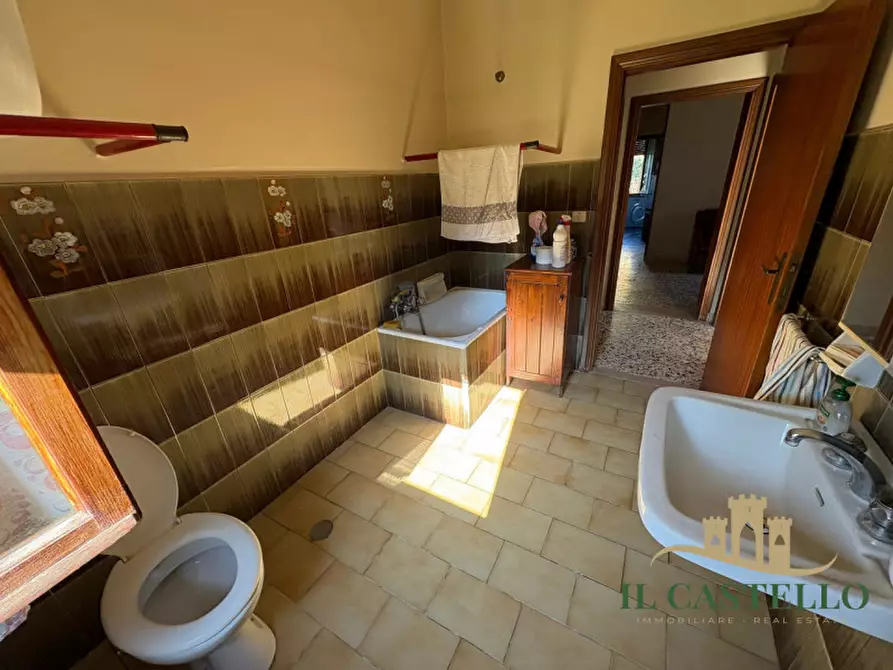Immagine 15 di Casa indipendente in vendita  in Via Cristoforo Colombo a Castiglione Del Lago