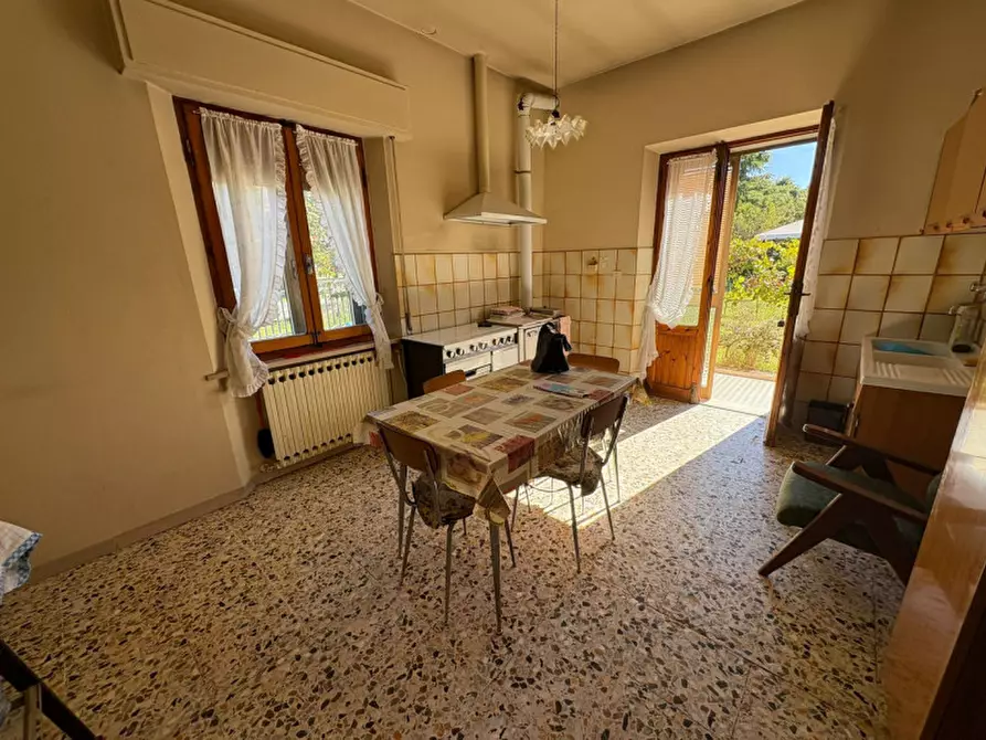 Immagine 15 di Casa indipendente in vendita  in Via Cristoforo Colombo a Castiglione Del Lago