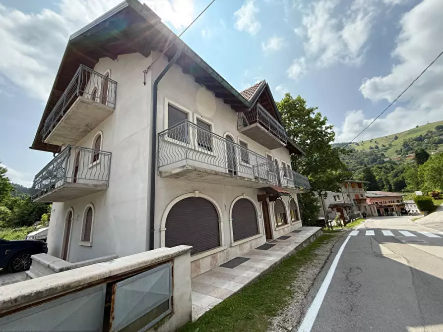 Immagine 2 di Appartamento in vendita  in Via Chiesa a Asiago