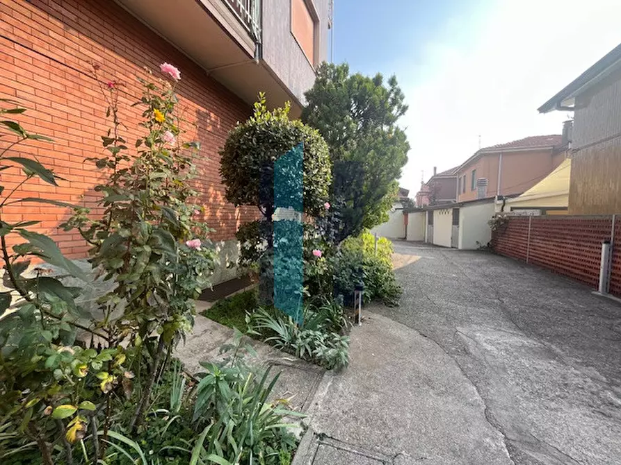 Immagine 11 di Appartamento in vendita  in Via Monte Gran Sasso a Cinisello Balsamo