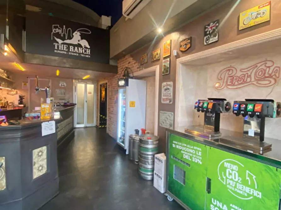 Immagine 4 di Attività commerciale in vendita  in calata pietro sbarbaro a Savona